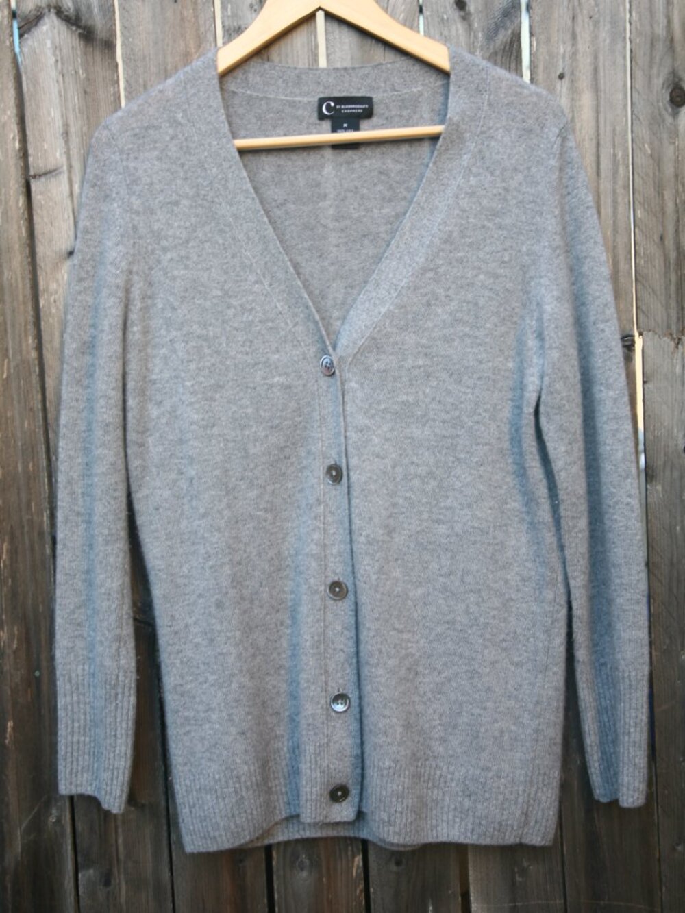 Size M - BLOOMINGDALE'S Women's Gray 100% Cashmere Boyfriend Cardigan Sweater - Picture 2 of 6